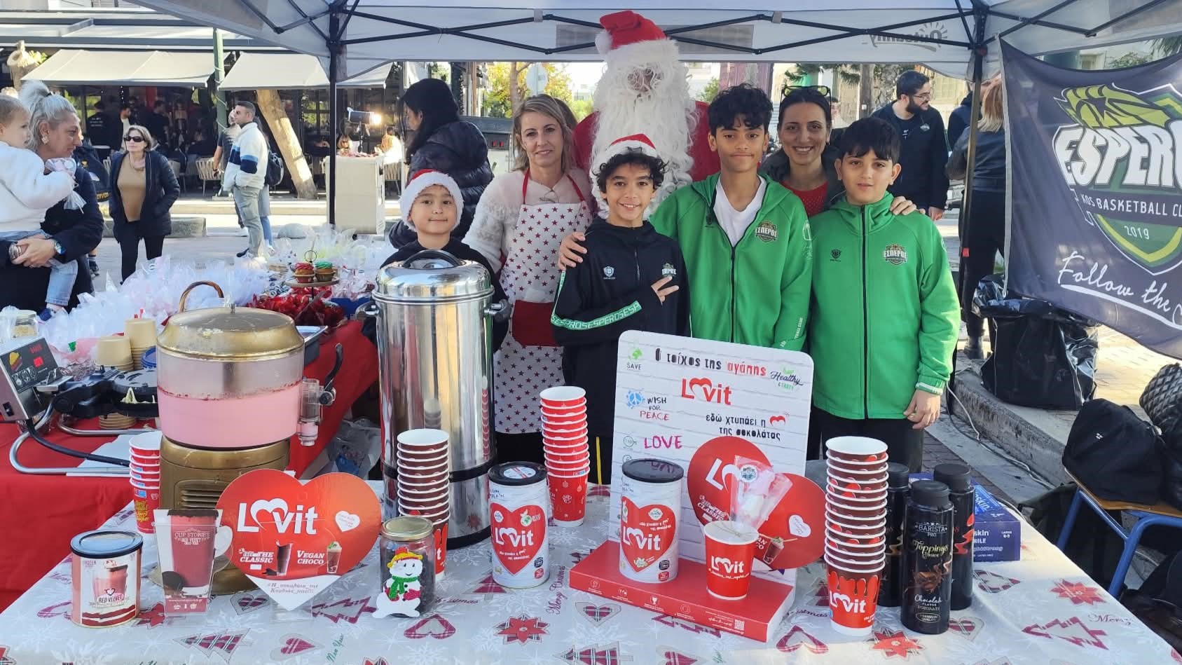 &Eta; Barista Pro &laquo;&Gamma;&lambda;&upsilon;&kappa;&alpha;ί&nu;&epsilon;&iota;&raquo; &tau;&alpha; &Chi;&rho;&iota;&sigma;&tau;&omicron;ύ&gamma;&epsilon;&nu;&nu;&alpha; &sigma;&tau;&eta;&nu; &Kappa;&omega; &mu;&epsilon; &tau;&omicron;&nu; &Alpha;.&Sigma;. Έ&sigma;&pi;&epsilon;&rho;&omicron;