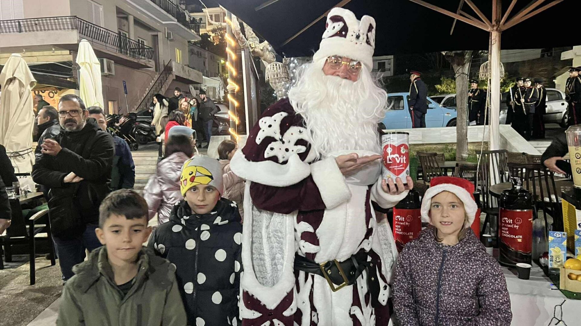 Γεύση, Παράδοση και Λάμψη✨! Lovit & Gia…giamas στο άναμμα του χριστουγεννιάτικου δέντρου!