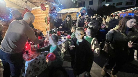Μια σοκολατένια αρχή στο Χριστουγεννιάτικο Χωριό🎄 του Καρλοβάσου!